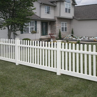 Freedom Ready-to-Assemble Conway 5-ft H x 8-ft W White Vinyl Lattice-Top Vinyl Fence Panel