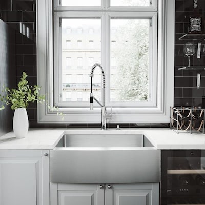 VIGO Bedford 30-in x 22.25-in Stainless Steel Single Bowl Undermount Commercial/Residential Workstation Kitchen Sink All-in-One Kit